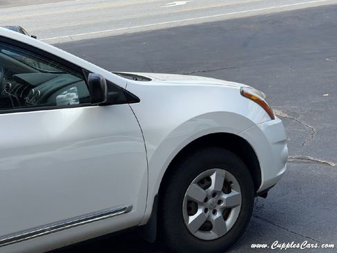 Used 2014 Nissan Rogue S w/ Convenience Package AWD/4WD image 40