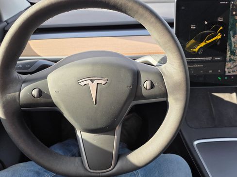 Used 2021 Tesla Model Y Long Range AWD/4WD image 17
