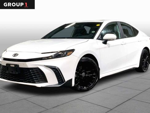 Certified 2025 Toyota Camry SE image 1