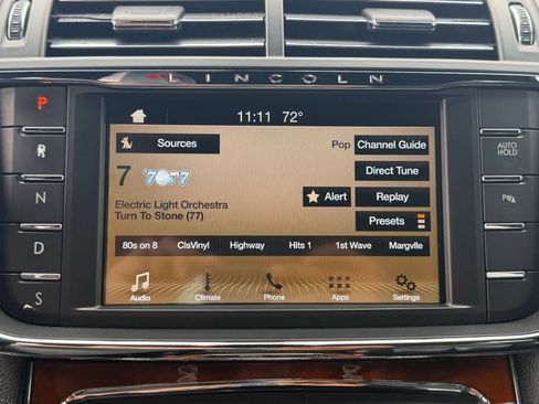 Used 2017 Lincoln Continental Premiere FWD image 23