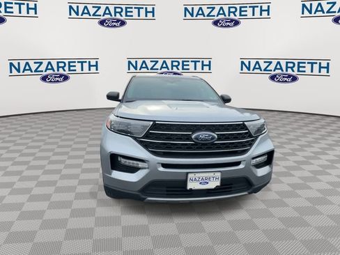 Used 2022 Ford Explorer XLT w/ Equipment Group 202A image 3