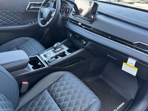 New 2025 Mitsubishi Outlander SEL image 15