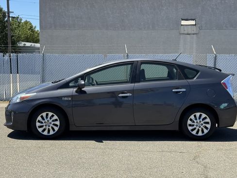 Used 2015 Toyota Prius Prime Plug-In Hybrid FWD image 2