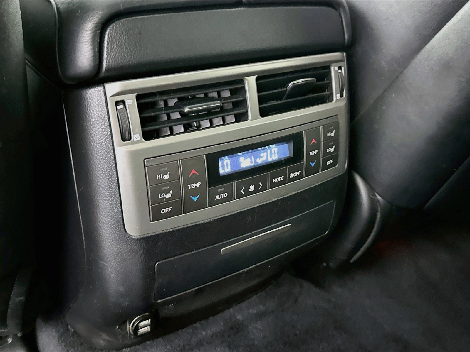 Used 2013 Lexus LX 570 4WD w/ Luxury Pkg image 27