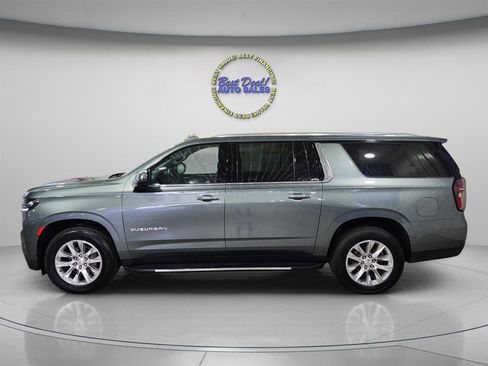 Used 2023 Chevrolet Suburban Premier AWD/4WD image 3