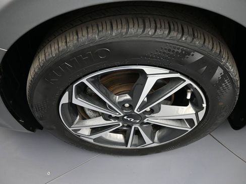 Certified 2023 Kia Forte LXS w/ LXS Technology Package FWD image 14