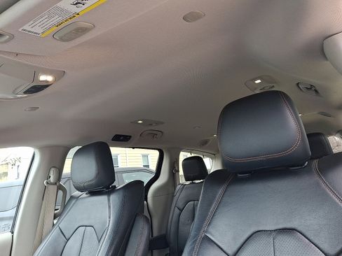 Used 2017 Chrysler Pacifica Touring-L Plus image 14