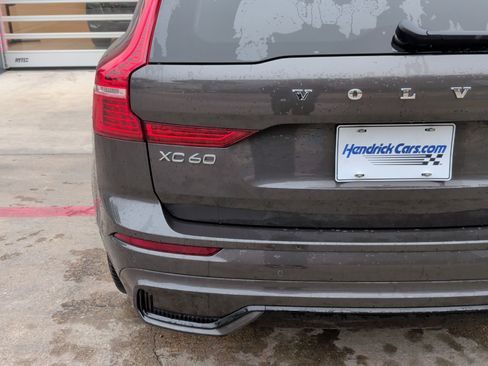 Used 2025 Volvo XC60 B5 Plus image 16