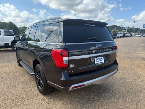 Used 2022 Ford Expedition XLT RWD image 3