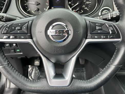 Used 2020 Nissan Rogue SV image 18