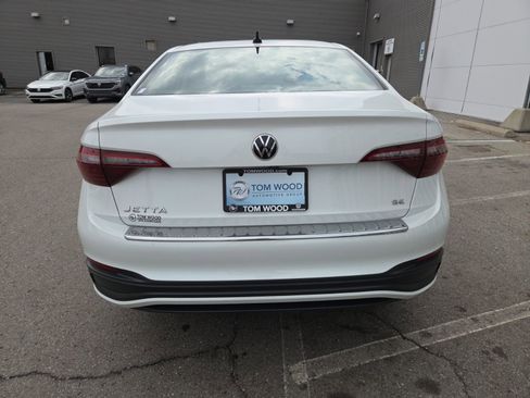 Certified 2022 Volkswagen Jetta SE image 15