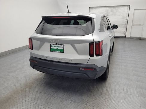 Used 2022 Kia Sorento LX FWD image 7