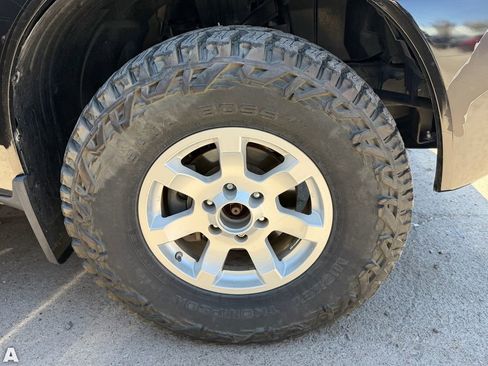 Used 2007 Nissan Titan LE w/ Nissan Navigation Pkg AWD/4WD image 6