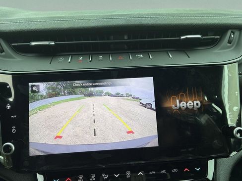 New 2026 Jeep Grand Cherokee L 4WD image 32