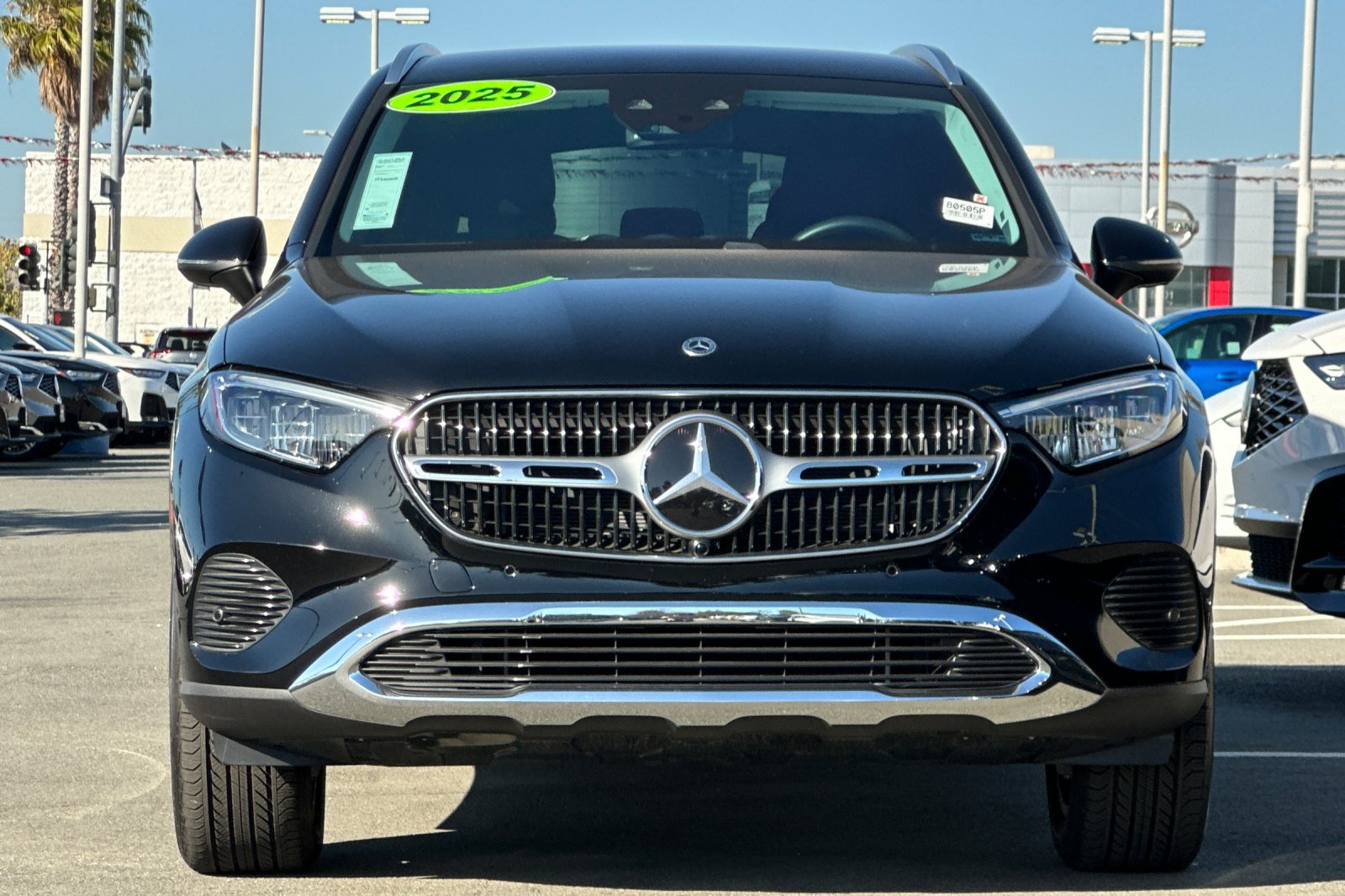 Used 2025 Mercedes-Benz GLC 350e 4MATIC w/ Driver Assistance Package image 9