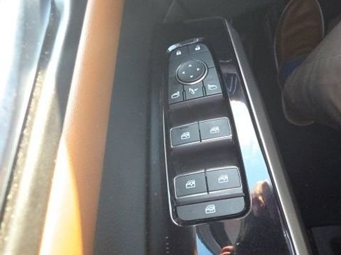 Used 2022 Nissan Pathfinder Platinum w/ Cargo Package FWD image 16