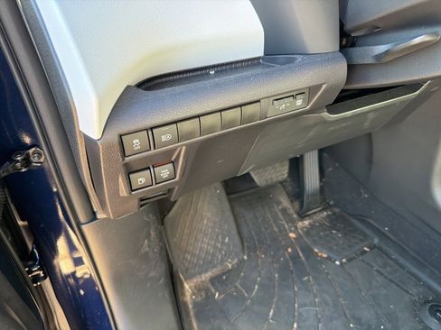 Used 2025 Toyota Sienna XSE image 6