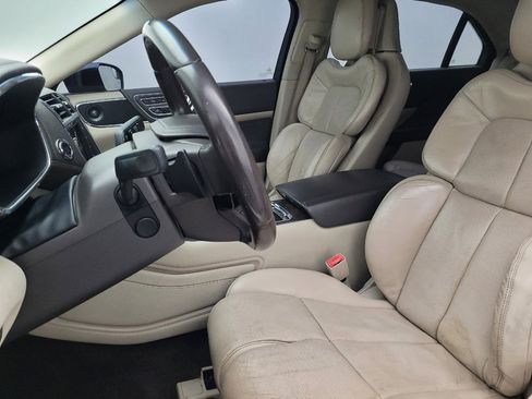 Used 2017 Lincoln Continental Select image 17