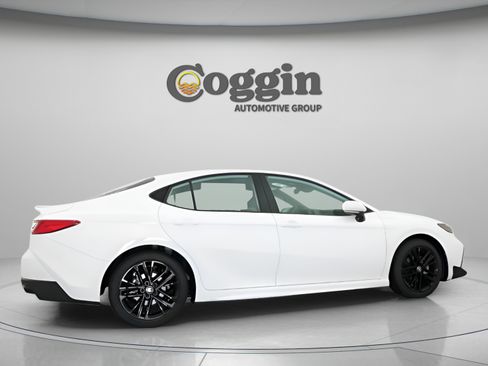 Used 2026 Toyota Camry SE w/ Multimedia Upgrade Package FWD image 26