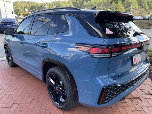 New 2026 Volkswagen Tiguan SE R-Line FWD image 6