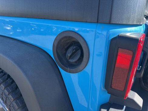 Used 2018 Jeep Wrangler Unlimited Rubicon w/ Cold Weather Group AWD/4WD image 25