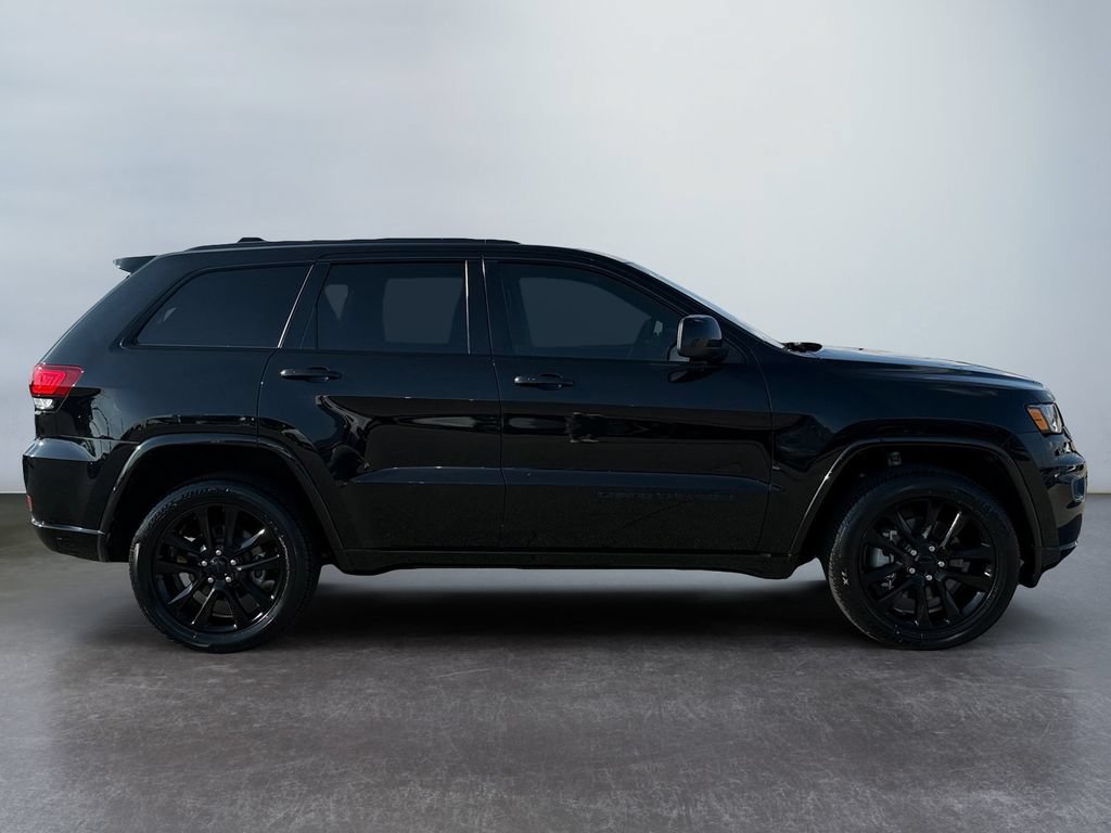 Used 2021 Jeep Grand Cherokee Laredo X AWD/4WD image 2