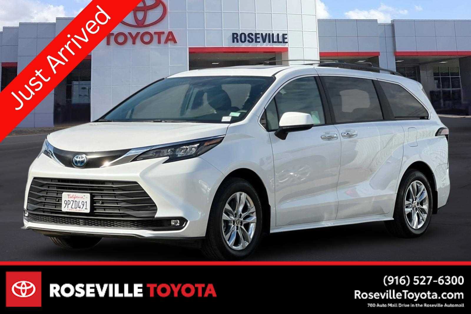 Used 2025 Toyota Sienna XLE w/ XLE Plus Package AWD/4WD image 1
