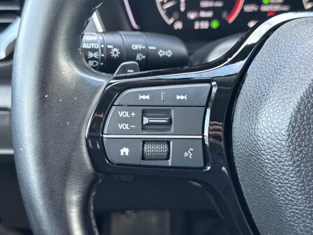 Used 2025 Honda Pilot Touring image 11