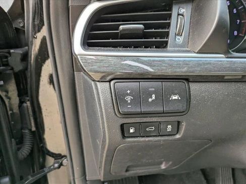 Used 2019 Kia Cadenza Limited image 13