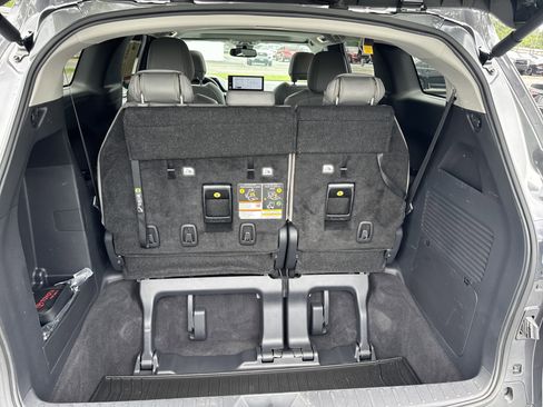 Used 2025 Toyota Sienna XLE FWD image 30