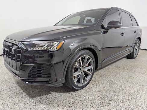 Certified 2023 Audi SQ7 Premium Plus w/ Executive Package AWD/4WD image 3