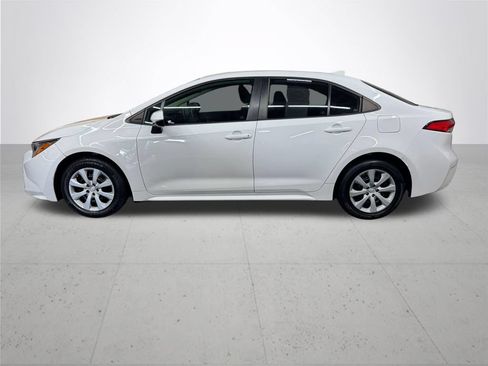 Used 2021 Toyota Corolla LE FWD image 3