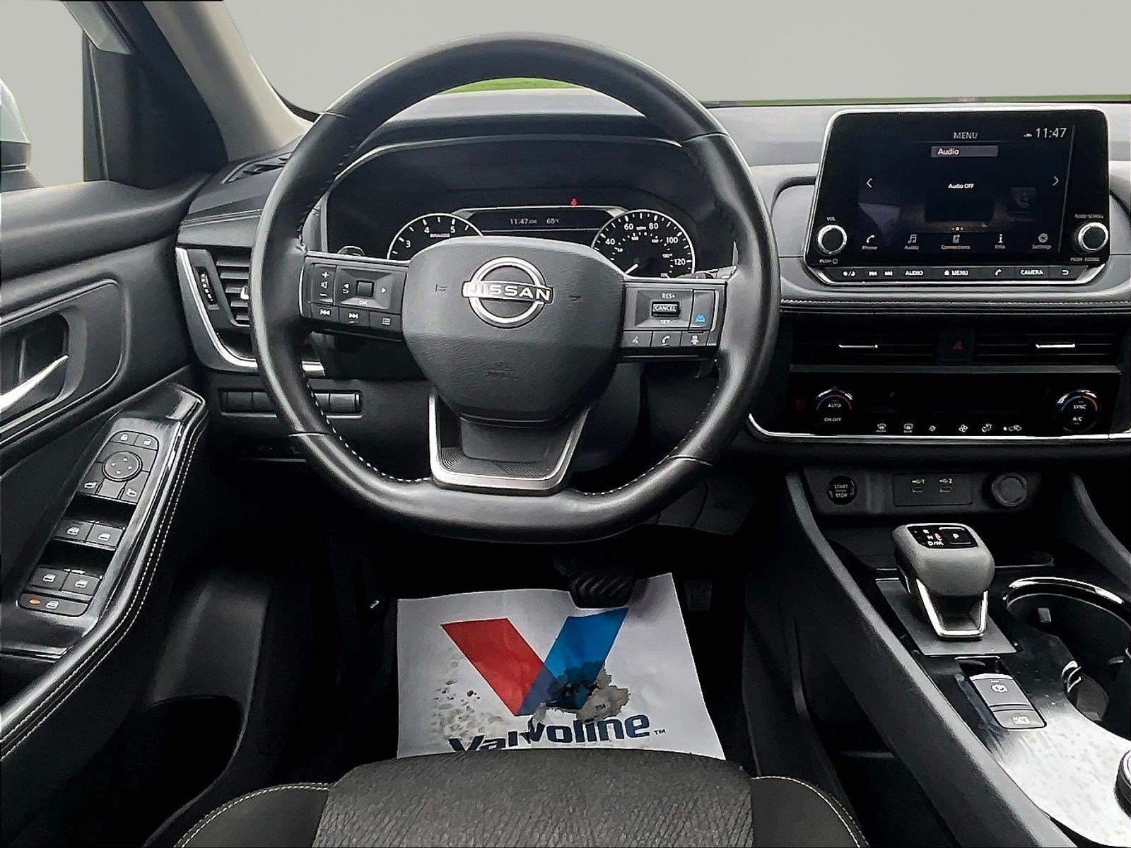 Used 2025 Nissan Rogue SV AWD/4WD image 15