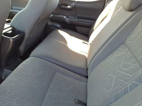 Used 2017 Toyota Tacoma TRD Off-Road w/ Tow Package (A/T) image 10