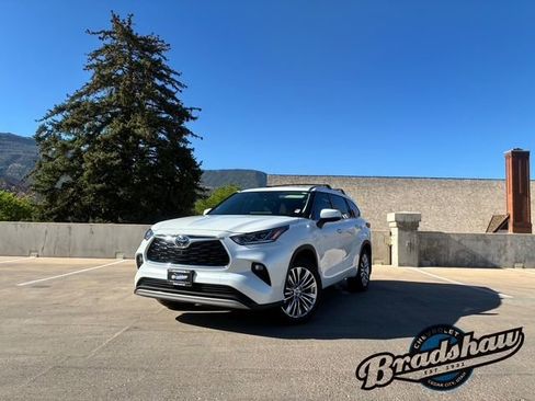 Used 2023 Toyota Highlander Platinum AWD/4WD image 1