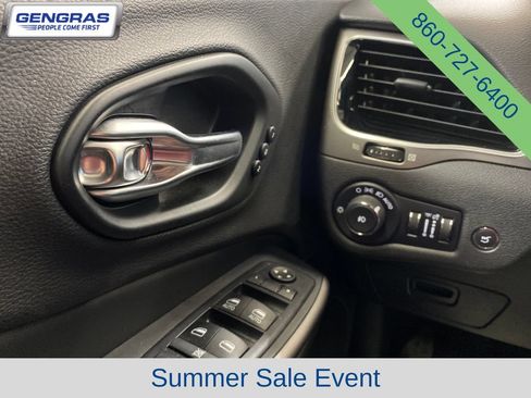 Used 2019 Jeep Cherokee Limited AWD/4WD image 24