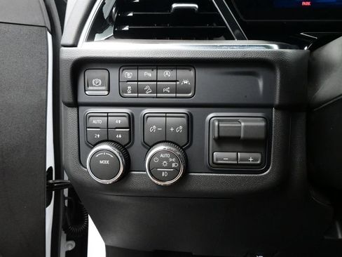 Used 2026 Chevrolet Tahoe Z71 w/ Comfort Package AWD/4WD image 17