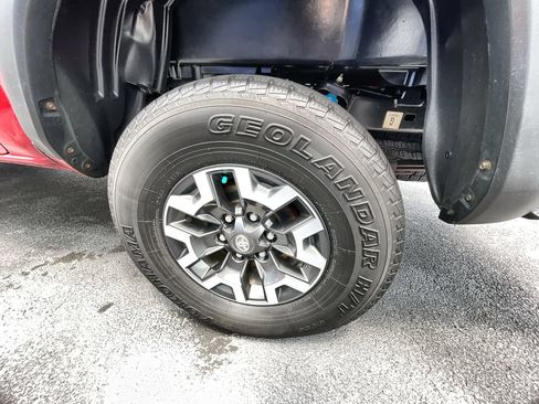 Used 2021 Toyota Tacoma TRD Off-Road w/ TRD Premium Off Road Package AWD/4WD image 32