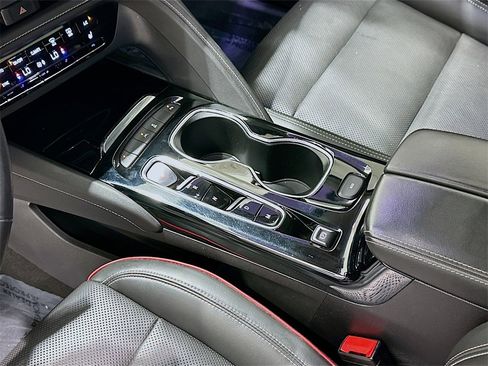 Used 2022 Buick Envision Essence w/ Technology Package I image 17