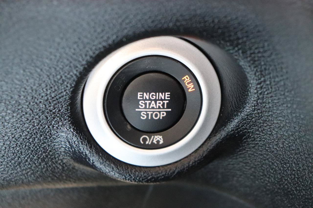 Used 2027 Chrysler Pacifica Select FWD image 50