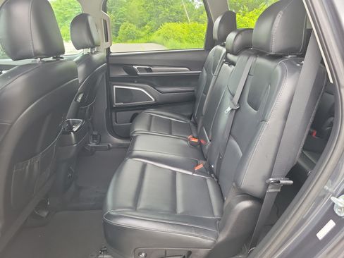 Used 2020 Kia Telluride LX FWD image 16