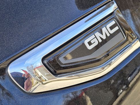 Used 2021 GMC Yukon XL SLT w/ SLT Luxury Plus Package image 13