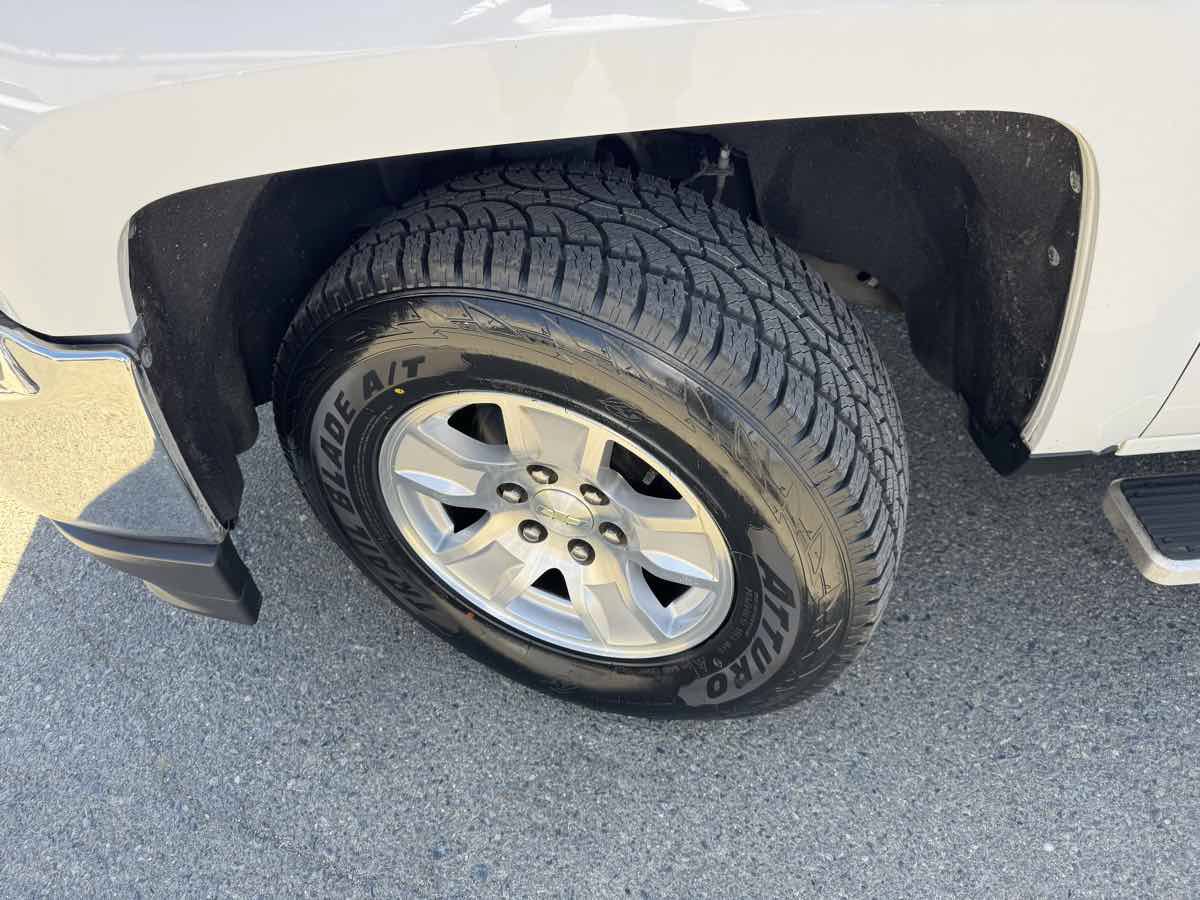Used 2017 Chevrolet Silverado 1500 LT AWD/4WD image 35