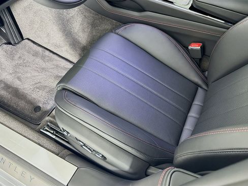 Used 2026 Bentley Flying Spur V8 image 19