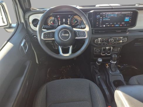 Used 2025 Jeep Wrangler Unlimited Sahara AWD/4WD image 4