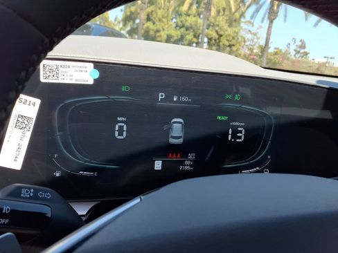 Certified 2025 Kia Niro SX Touring FWD image 12
