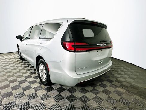 Certified 2024 Chrysler Pacifica Touring-L image 7