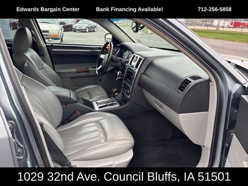 Used 2006 Chrysler 300 C w/ Navigation & Sound Group II image 11