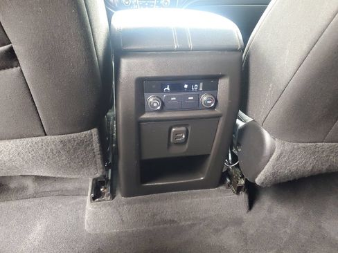Used 2020 Chevrolet Traverse LT w/ LPO, Floor Liner Package AWD/4WD image 24