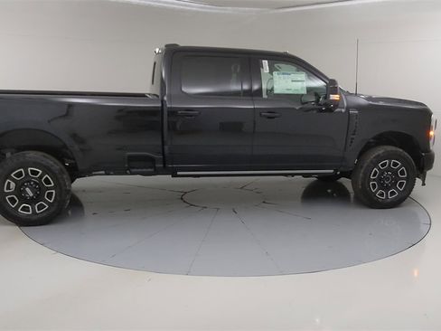 New 2025 Ford F350 Platinum w/ FX4 Off-Road Package image 13